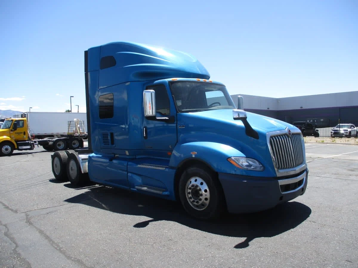 2021 International LT in Commerce City, CO — photo 3