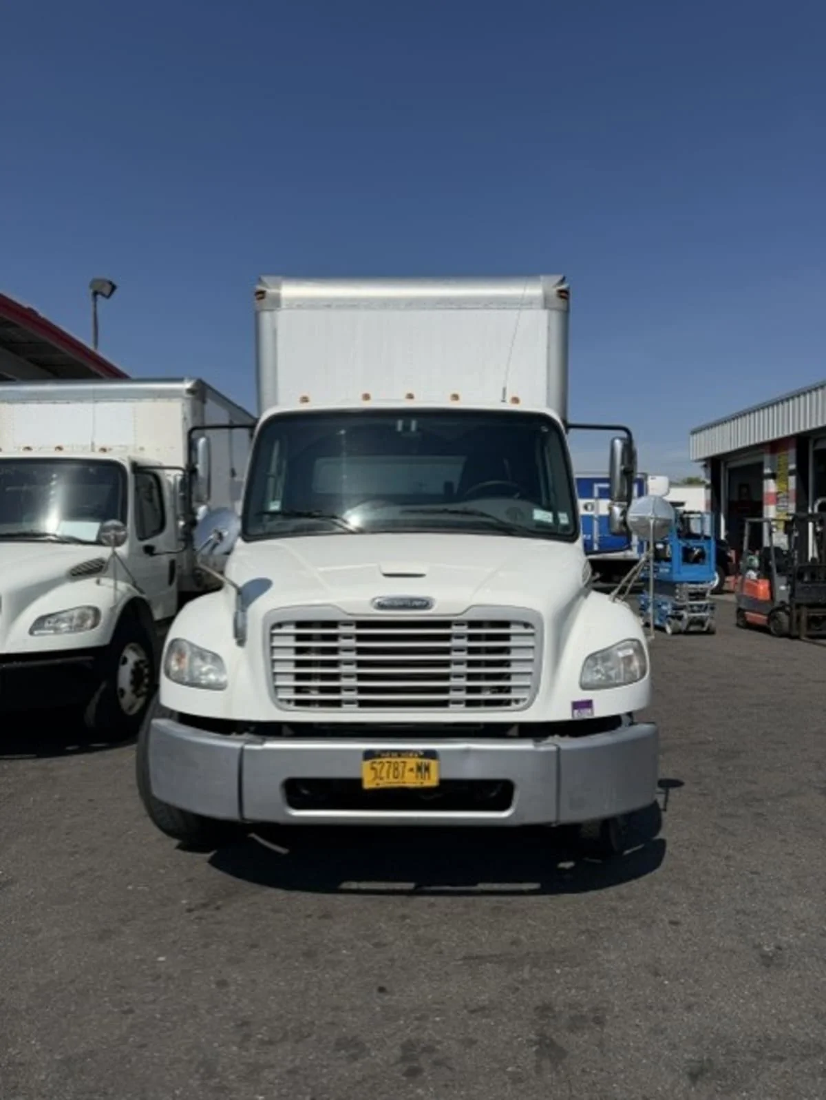 2019 Freightliner M2 106 in Farmingdale, NY — photo 2