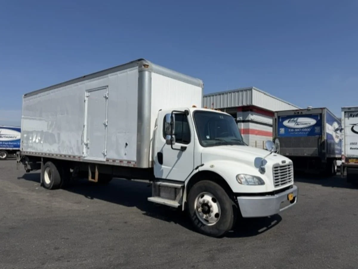 2019 Freightliner M2 106 in Farmingdale, NY — photo 3