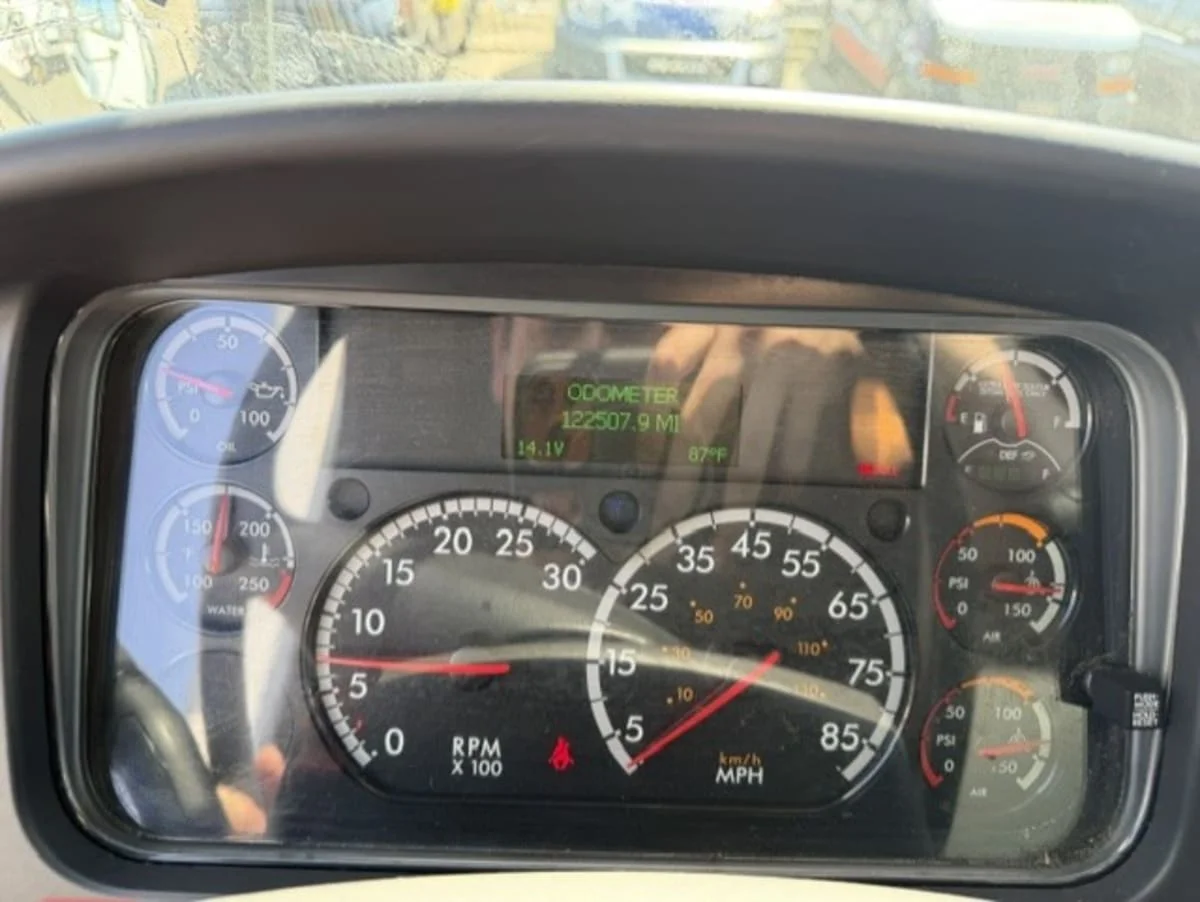 2019 Freightliner M2 106 in Farmingdale, NY — photo 10
