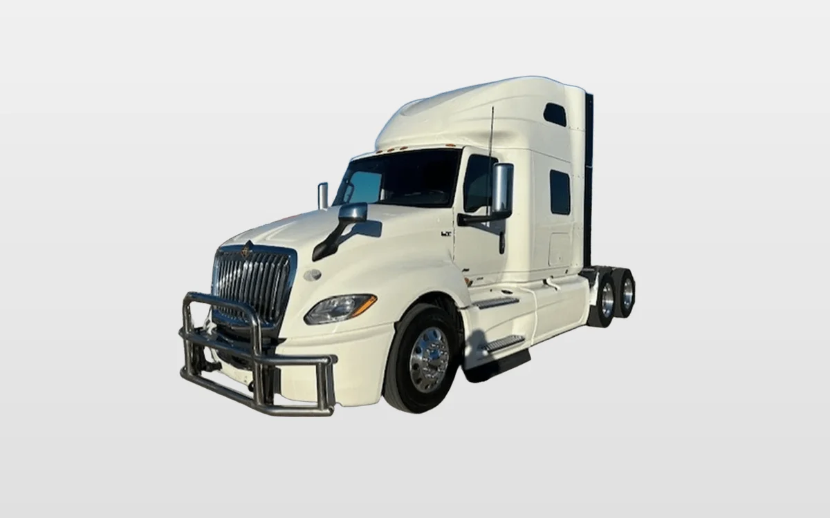 2021 International LT - image 1