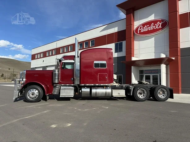 2023 Peterbilt 389 - image 3