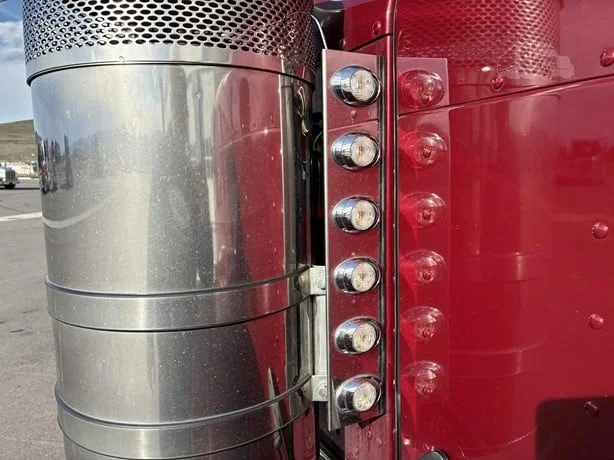 2023 Peterbilt 389 - image 18