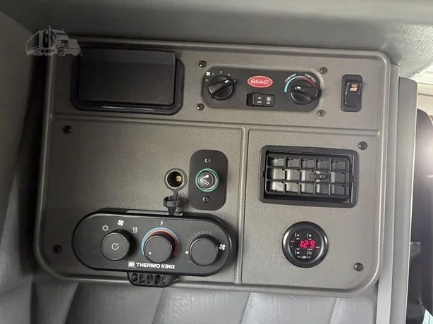 2023 Peterbilt 389 - image 17