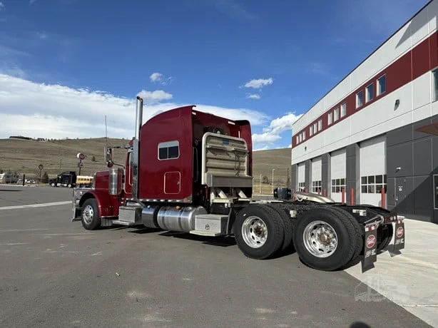 2023 Peterbilt 389 - image 4