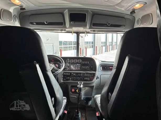 2023 Peterbilt 389 - image 13