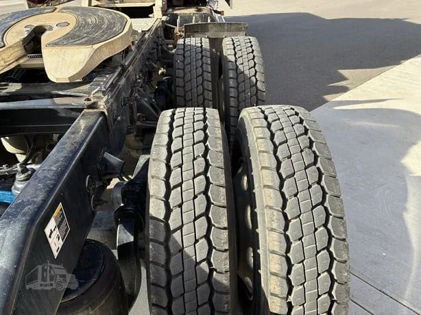 2023 Peterbilt 389 - image 22