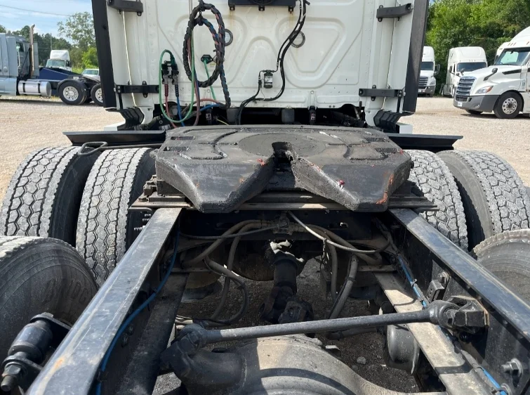 2020 Freightliner Cascadia in Houston, MS — photo 6