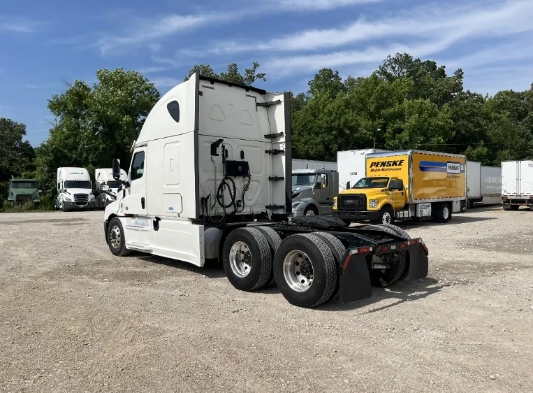 2020 Freightliner Cascadia in Houston, MS — photo 5