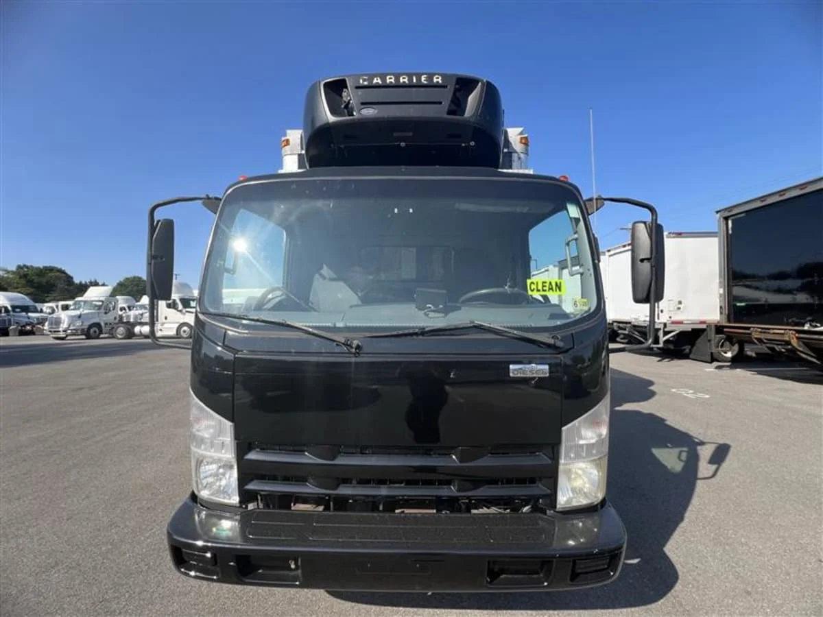 2012 Isuzu NQR - image 2