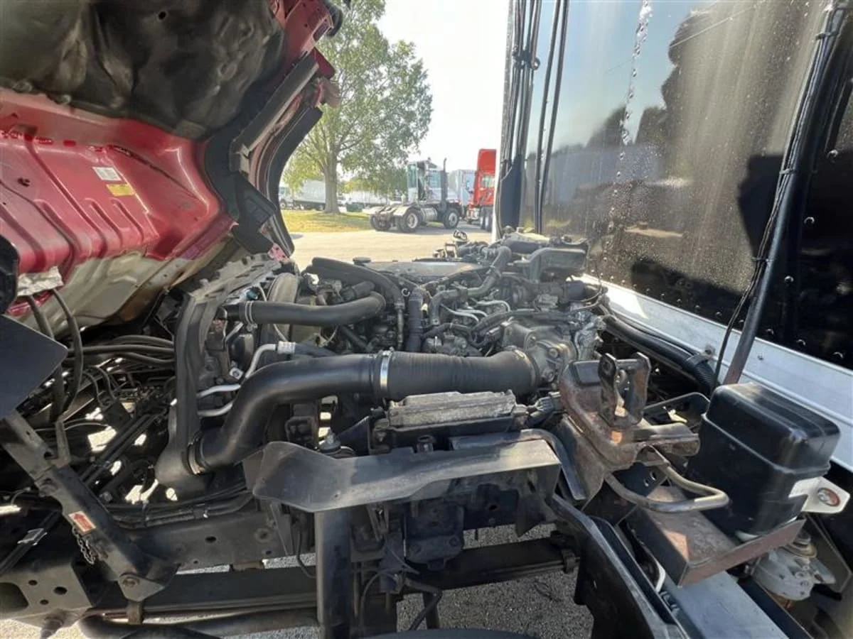 2012 Isuzu NQR - image 10