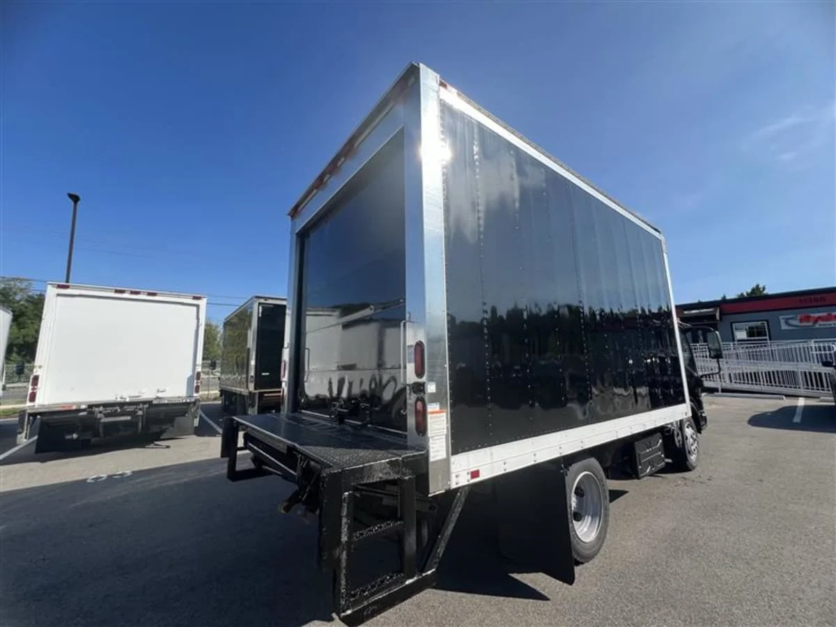 2012 Isuzu NQR - image 4