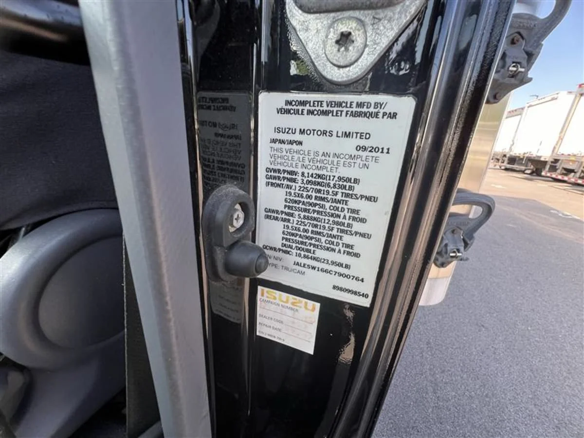 2012 Isuzu NQR - image 11