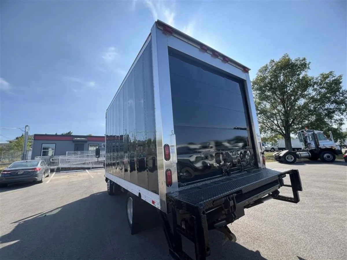 2012 Isuzu NQR - image 6