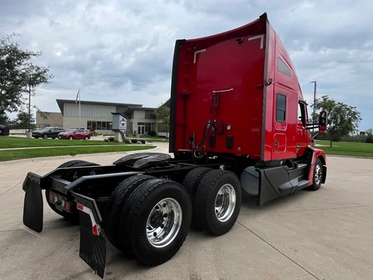 2024 Kenworth T680 in Cedar Rapids, IA — photo 8