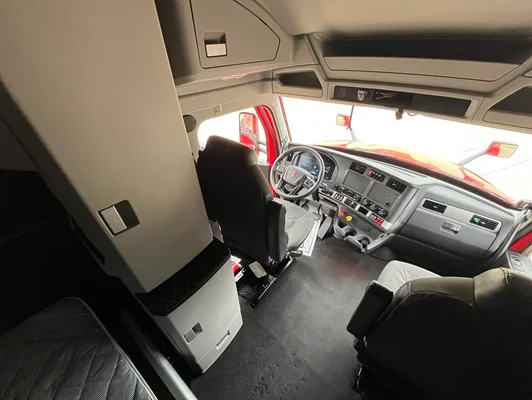 2024 Kenworth T680 in Cedar Rapids, IA — photo 23