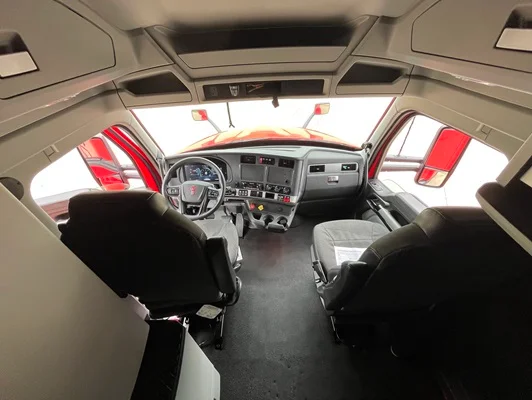 2024 Kenworth T680 in Cedar Rapids, IA — photo 3