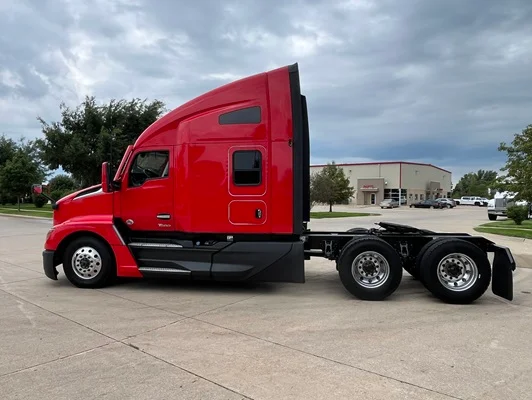 2024 Kenworth T680 in Cedar Rapids, IA — photo 11