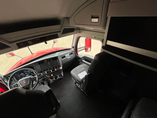 2024 Kenworth T680 in Cedar Rapids, IA — photo 24