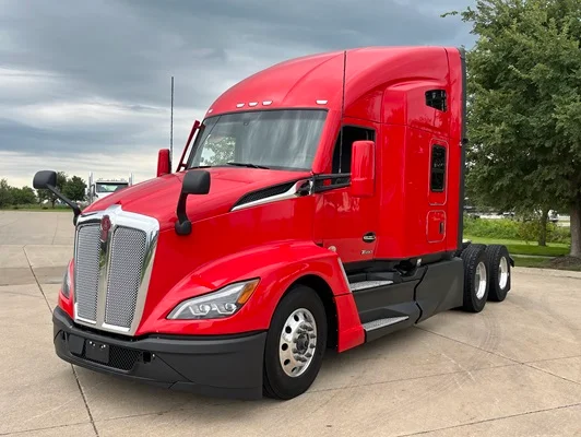 2024 Kenworth T680 in Cedar Rapids, IA — photo 2