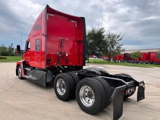 2024 Kenworth T680 in Cedar Rapids, IA — photo 10