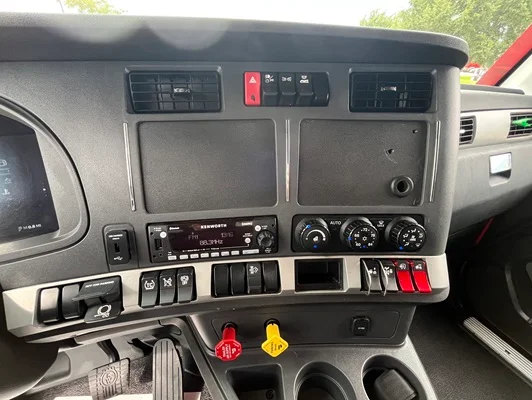 2024 Kenworth T680 in Cedar Rapids, IA — photo 19