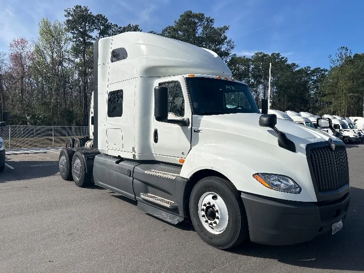 2023 International LT in Jacksonville, FL