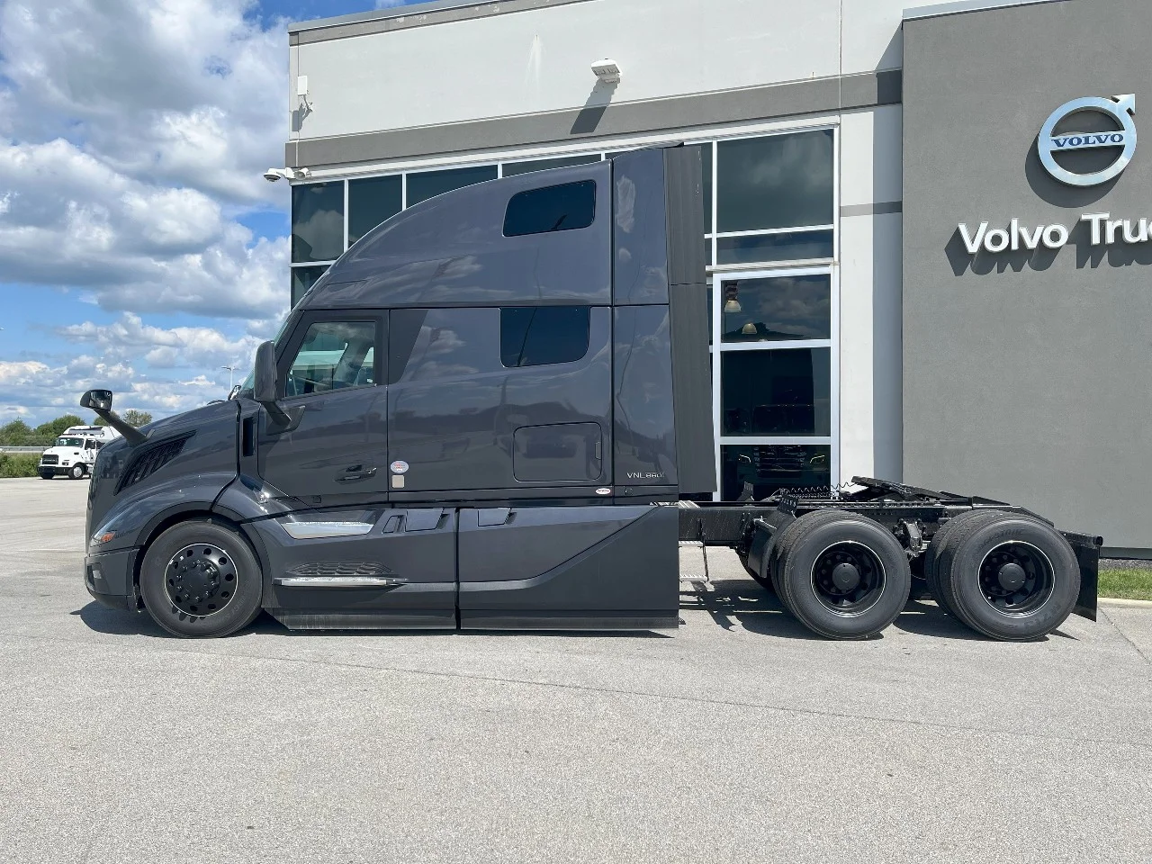 2026 Volvo VNL 860 in Pendleton, IN — photo 8