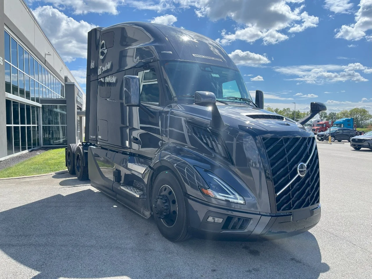 2026 Volvo VNL 860 in Pendleton, IN — photo 3