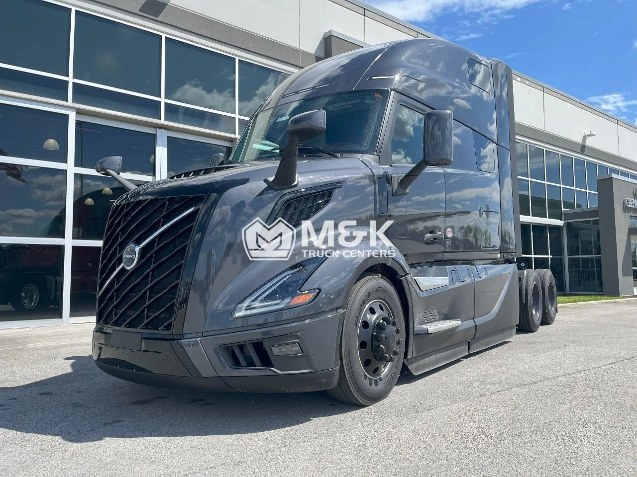 2026 Volvo VNL 860 in Pendleton, IN